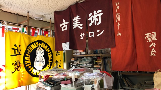 のれんの見本
店頭に展示
